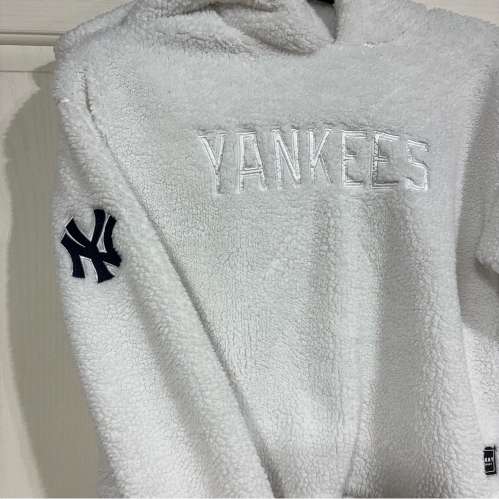 DKNY Sport New York Yankees Sherpa Hoodie Pullover White Women's Size Small - Picture 4 of 11